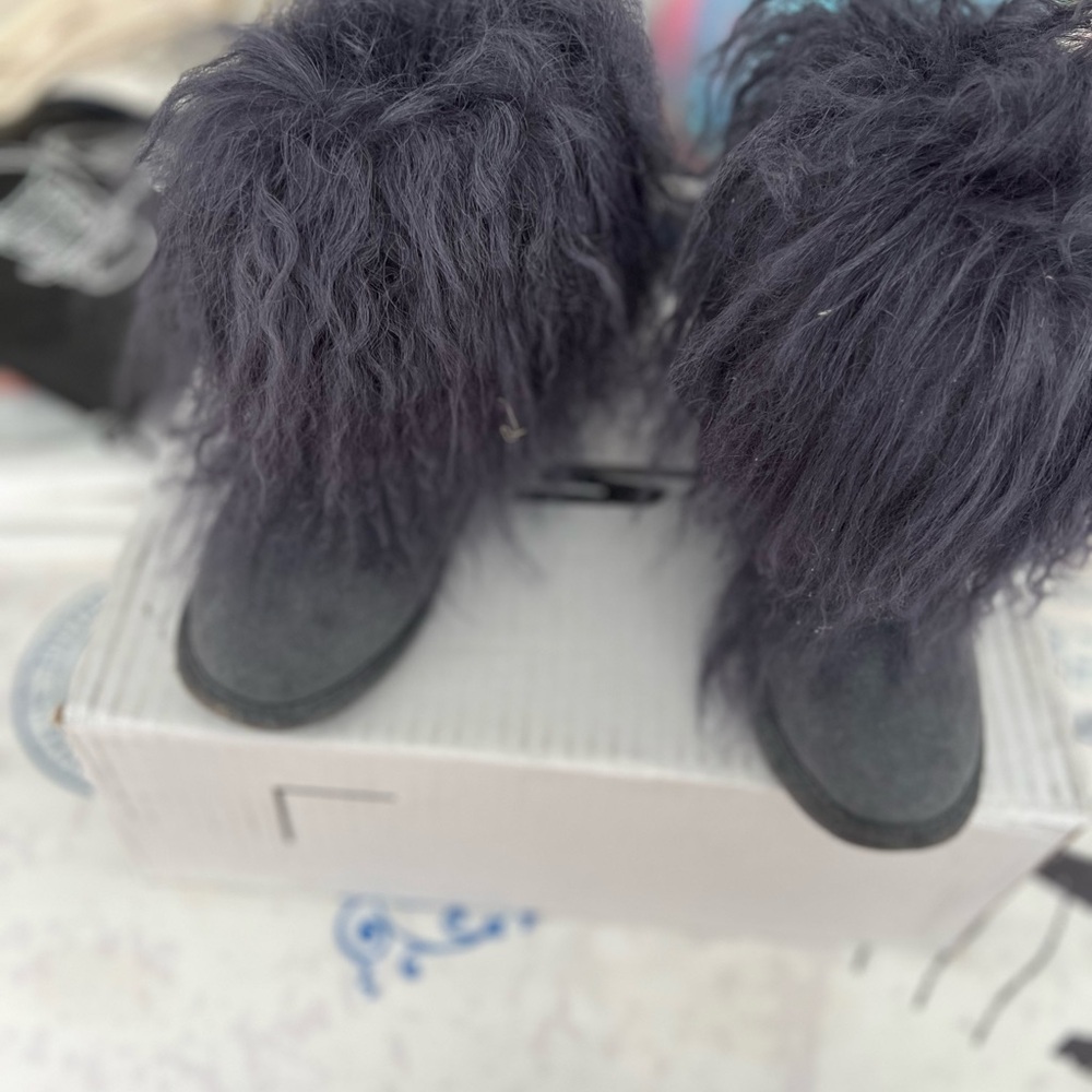 Bear paw Black Furry Boots